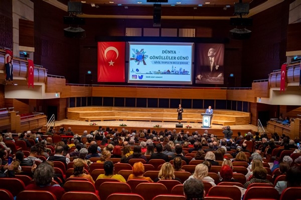 Başkan Soyer: ″İzmir felaketleri gönüllülükle aştı″