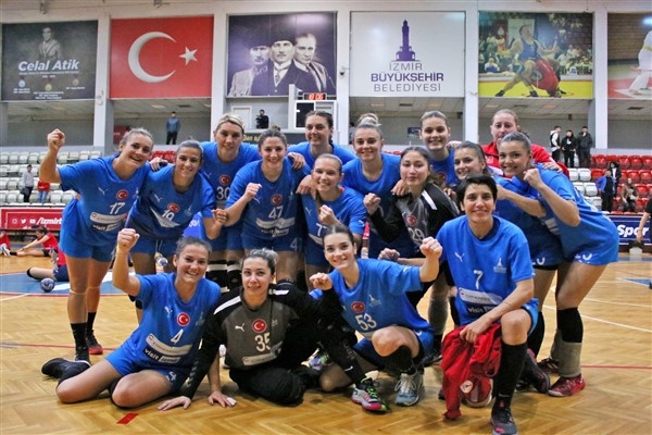 İzmir Kadın Hentbol Takımı