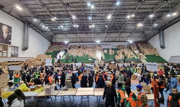 Deprem İllerine Gönderilen İnsani Yardım Araçlarının Sayısı 142'ye Ulaştı