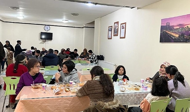 Depremzedeler İzmir Büyükşehir Belediyesi'nin sosyal tesislerine yerleştirildi