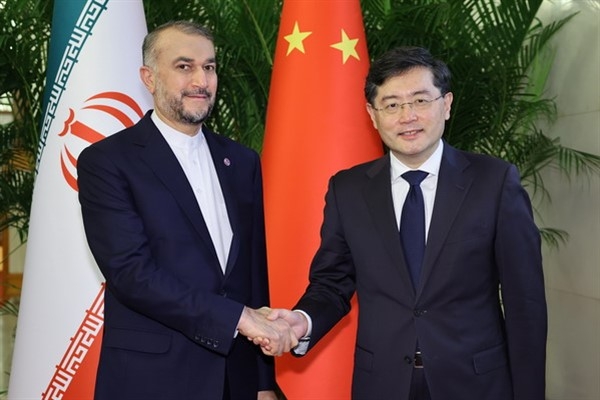Çin Dışişleri Bakanı, İranlı mevkidaşıyla bir araya geldi