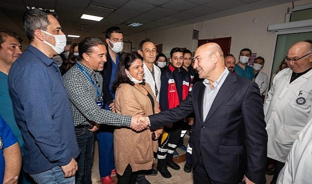 Başkan Soyer Eşrefpaşa Hastanesi çalışanlarına teşekkür etti “Bu enkazdan bambaşka bir Türkiye doğacak"