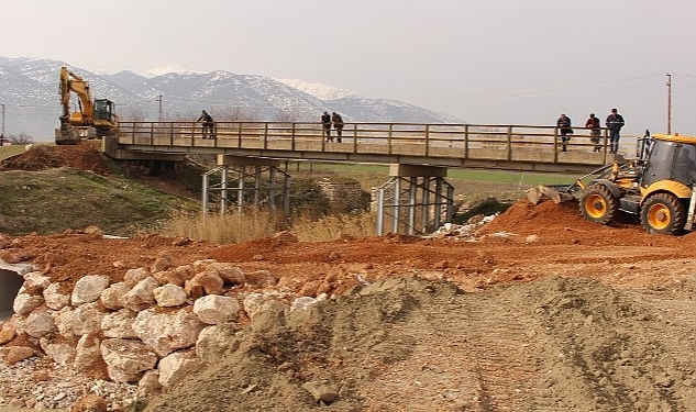 Elmalı Bayralar Mahallesi'nde Köprü İnşaatına Başlandı