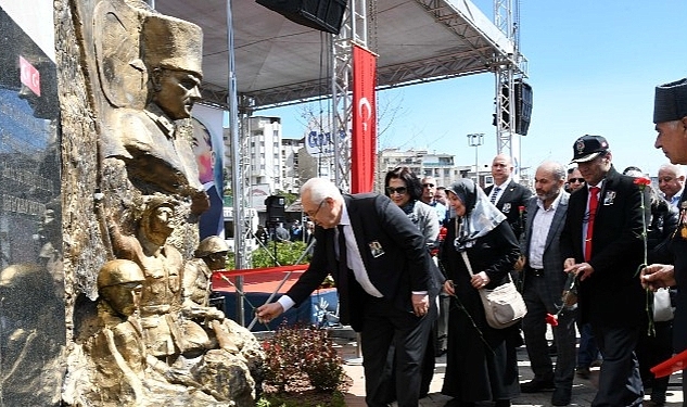 Karabağlar Belediyesi, Çanakkale Deniz Zaferi'nin 108. yıldönümünü ve şehitlerimizi unutmadı.