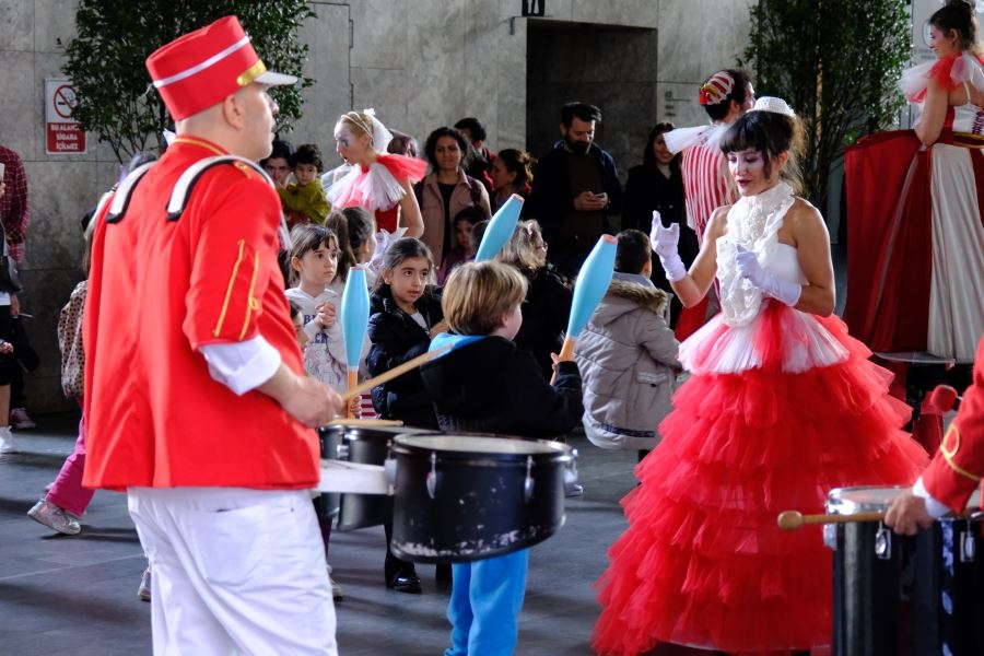 Akm Çocuk Sanatla Dünyanın En Coşkulu Çocuk Festivali  Başladı.