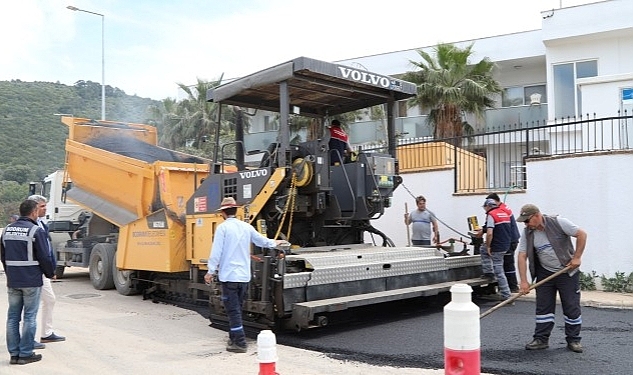 Bodrum Belediyesi tarafından ilçe genelinde gerçekleştirilen asfaltlama çalışmalarına Torba Mahallesi'nde devam ediliyor