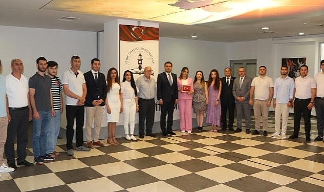 Azerbaycanlı Öğretmen ve Eğitim Yöneticileri İzmir İl Milli Eğitim Müdürü Dr. Murat Mücahit Yentür'ü Makamında Ziyaret Etti