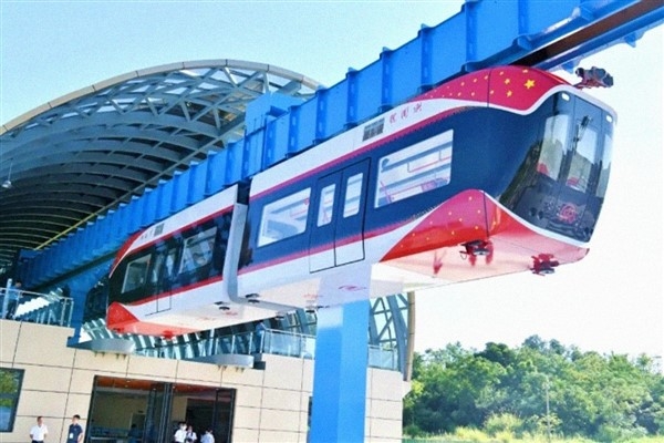 Çin’de enerji kaynağına ihtiyaç duymayan “uçan trenler” test sürüşüne başladı