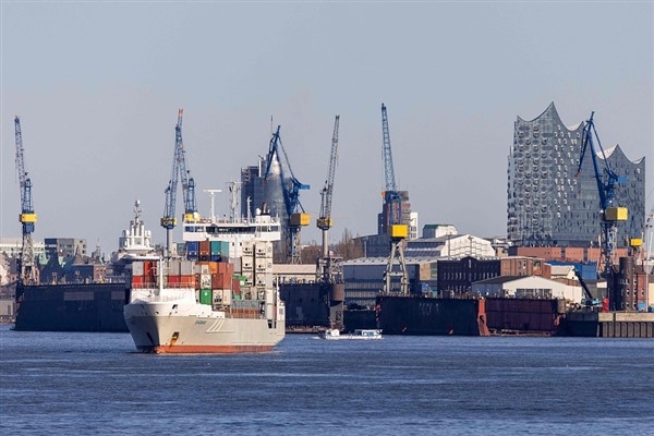 Hamburg limanında Çin firmasına hisse satışına onay