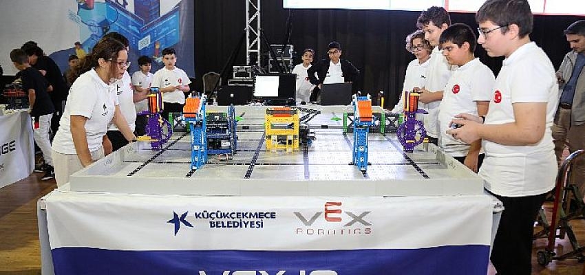 Küçükçekmece, Dünya’nın En Büyük Robotics Turnuvasına Ev Sahipliği Yaptı