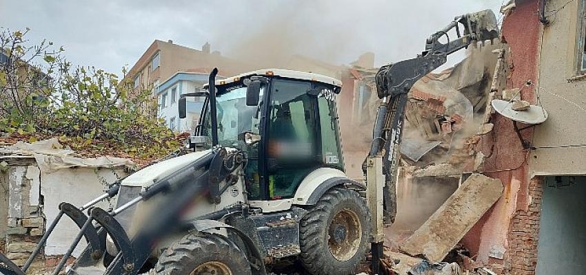 Malkara Belediyesi Tarafından Metruk Binaların Yıkımı Gerçekleştirildi