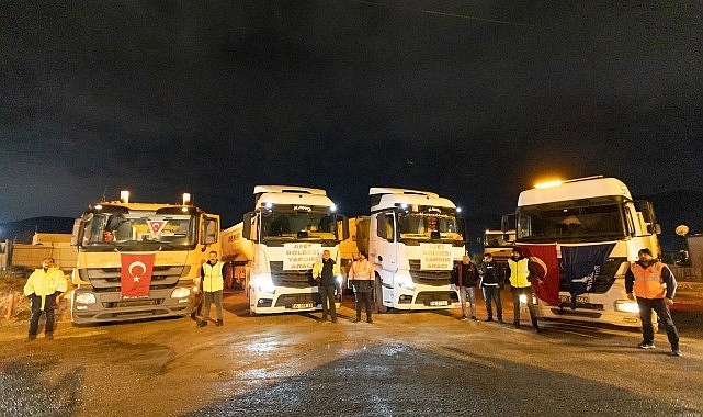 İzmir Büyükşehir Belediyesi'nin iş makineleri yola çıktı
