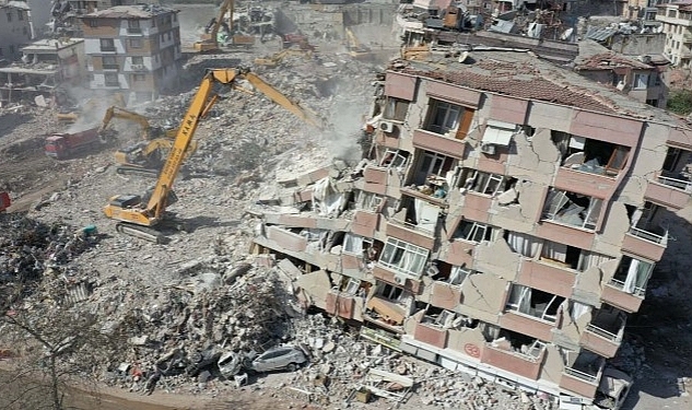 Kocaeli Büyükşehir, Hatay'da 51 binanın yıkımını yaptı