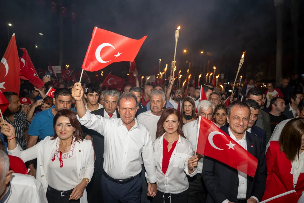 Mersinde Yüzbinler Cumhuriyetimizin 100. Yılında Tek Yürek Oldu