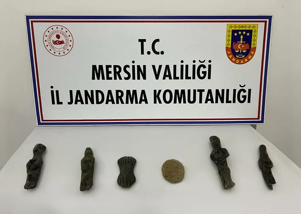 Jandarma Operasyonda Takibe Aldığı Şüphelide 6 Tarihi Eser  Yakaladı