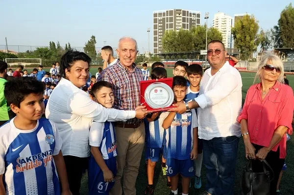 Gültak, Geleceğin Futbolcularını Ziyaret Etti