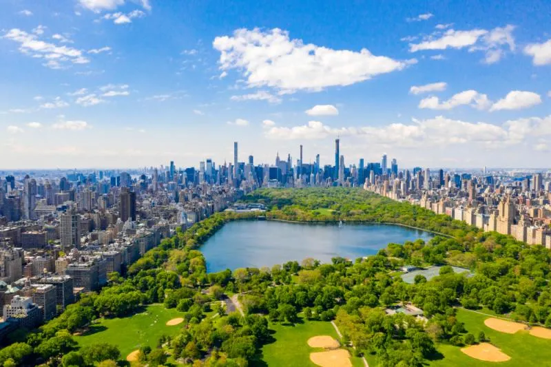New York City Braces for Pleasant Sunday, Followed by Cooler Temperatures and Windy Conditions