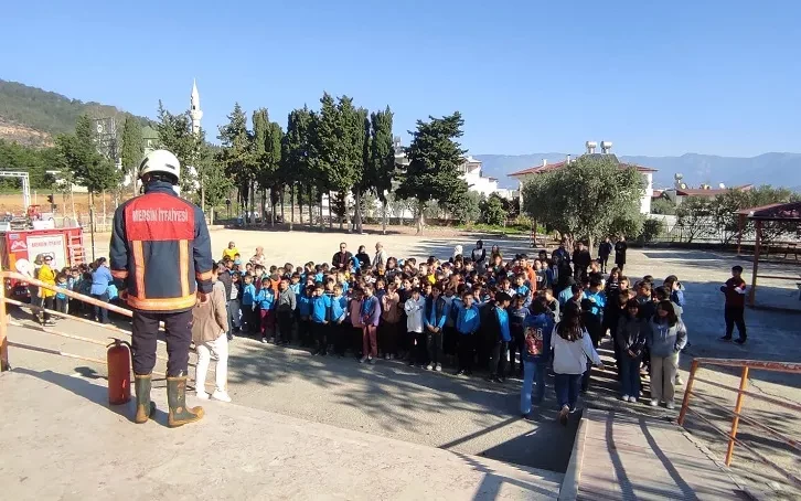 Anamur Çeltikçi İlk-Ortaokulunda   Yangın Tatbikatı 