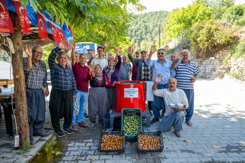 Mersin Büyükşehir’den Üreticiye Ceviz Soyma Makinesi 