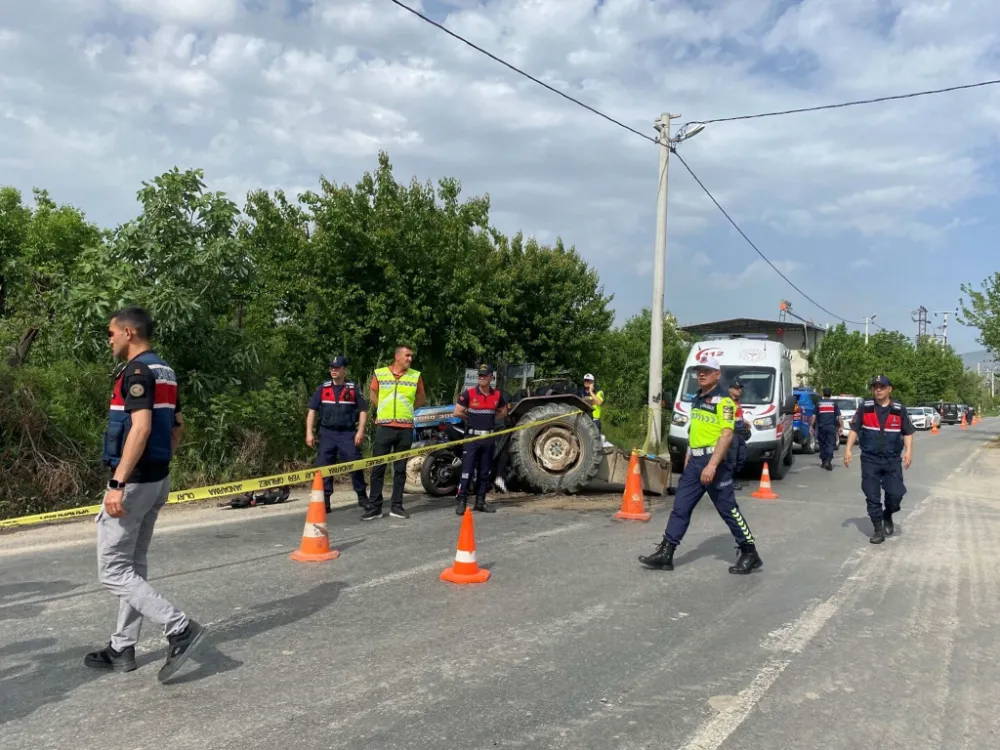 Traktörle Çarpışan Motosiklet 3 Can Aldı