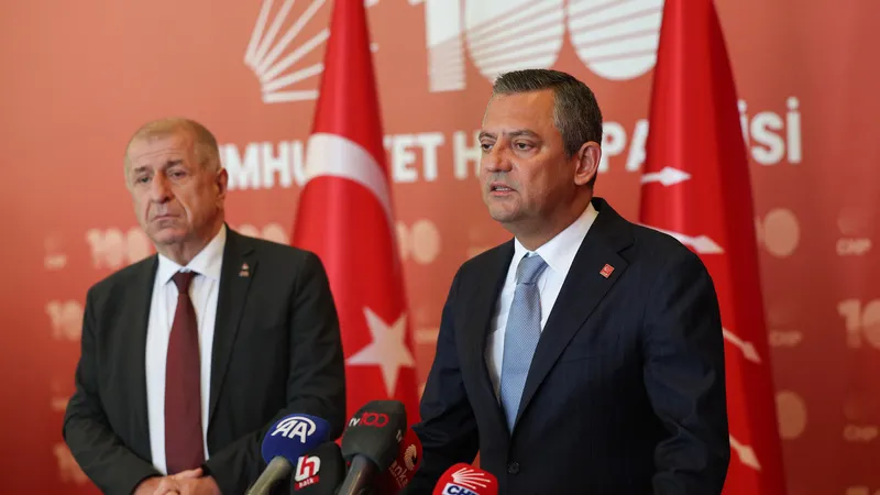 CHP Lideri Özel’den Esnaf ve Ümit Özdağ’a Ziyaret