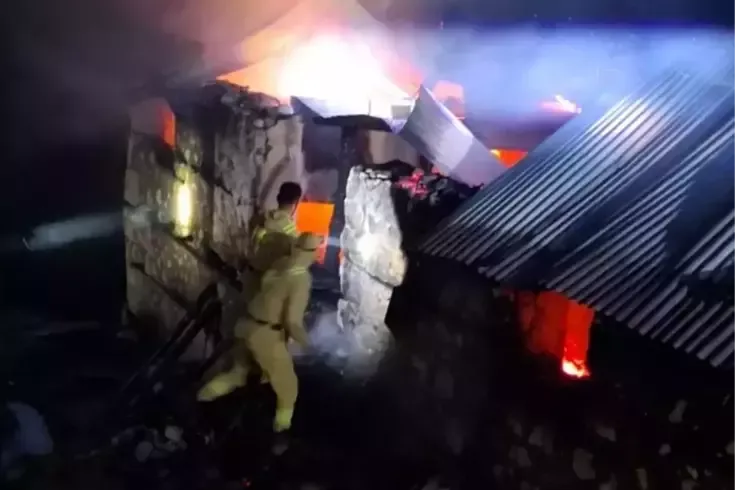 Gülnar’da Metruk Evde Yangın Paniği