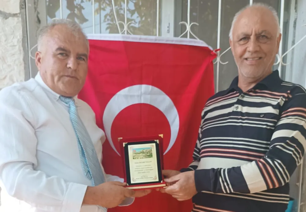 Dereköy Muhtarı Gürel Bolluk’tan Aile Hekimi Lütfi Yalçın’a Teşekkür Plaketi  