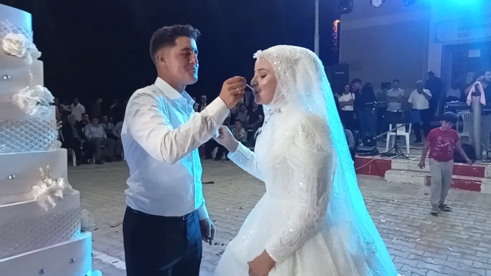 Gülnar’da Esranur ile Kadir’in Görkemli Kına ve Düğün Merasimi Büyük İlgi Gördü