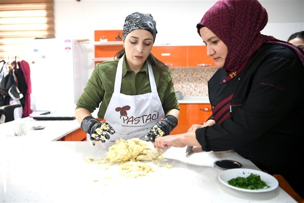 Malatya Büyükşehir pastacılık kursuna katılanlar ev ekonomisine katkı sağlıyor
