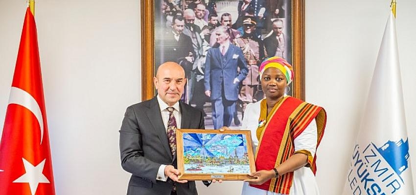 Uganda Ankara Büyükelçisi Nusura Tiperu Başkan Tunç Soyer