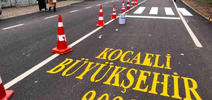 Başiskele Atatürk Caddesi gece ayrı, gündüz ayrı güzel