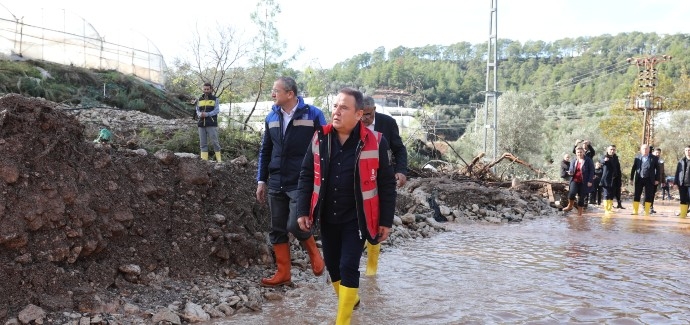 Kumlucada Sel Felasketi Aşkan Böcek Afet Yerinde 