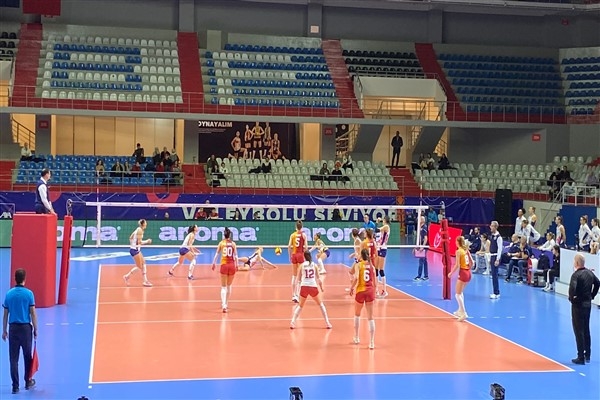 Galatasaray HDI Sigorta: 1 Savino Del Bene Scandicci: 3