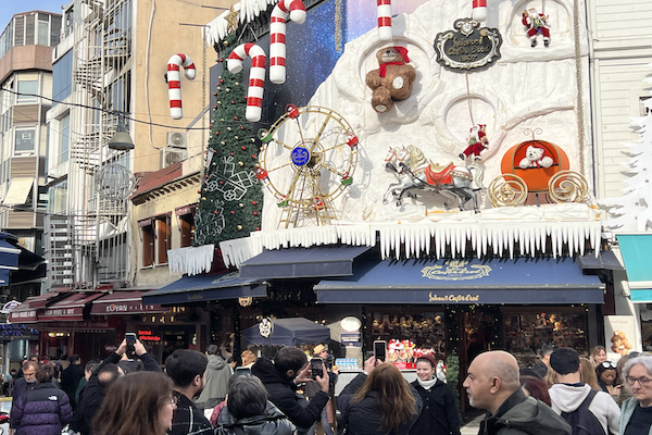 Yerli gıda devleri turistlerin ilgi odağına dönüştü