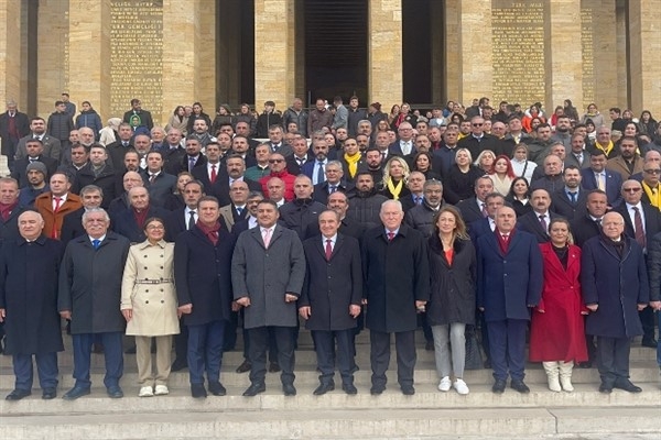 TDP’nden kuruluşunun ikinci yıl dönümünde Anıtkabir ziyareti