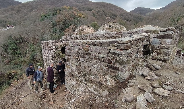 Yukaru Ulaşlı'daki Tarihi Osmanlı Hamamın Restorasyonu Sürüyor