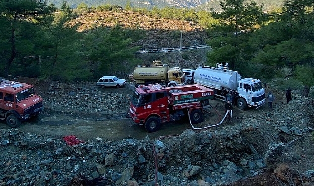 Kemer'de çıkan orman yangını büyümden söndürüldü