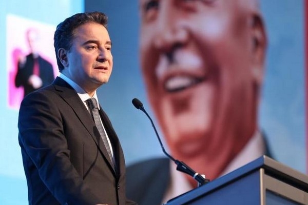 Babacan: “Siz kendiniz yük oluyorsunuz, bir an önce bırakın gidin”