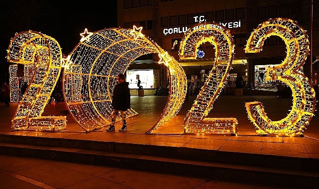 Meydanlar Işık ve Figürlerle Süslendi