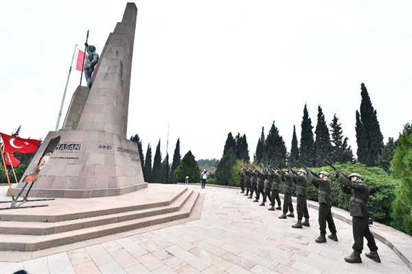 Menemen’de devrim şehitlerine saygı günü