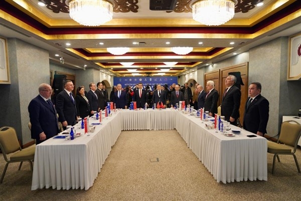 11 büyükşehir belediye başkanı Konya’da buluştu