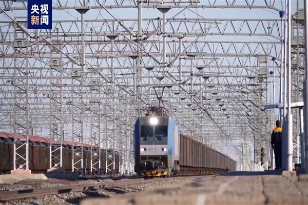 Xinjiang’da demir yoluyla taşınan mal hacmi, ilk kez 200 milyon tonu aştı
