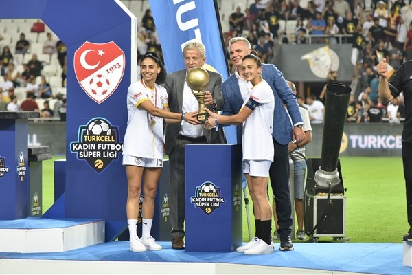 Turkcell 4 yıl daha Kadın Futbol Süper Ligi’nin isim sponsoru