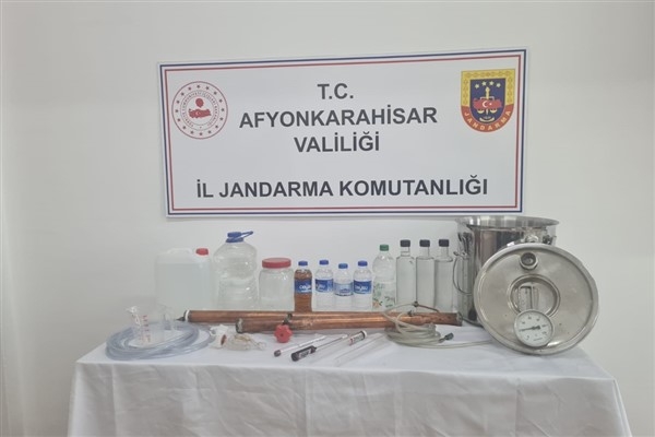 Afyonkarahisar’da 15 litre kaçak alkol ele geçirildi