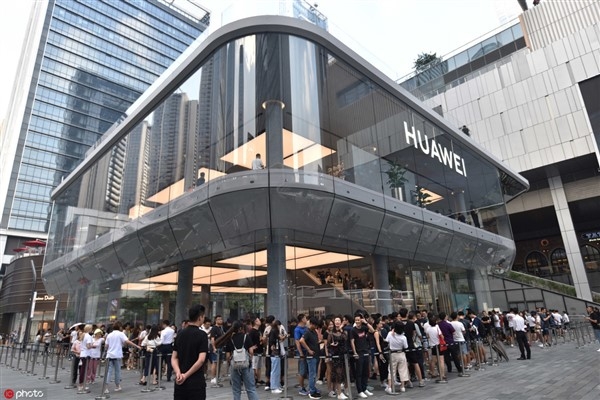 Teknoloji devi Huawei, 2022 yılında 91 milyar dolarlık gelir bekliyor