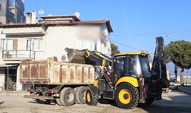 Burhaniye'de Yol Yapımı Devam Ediyor