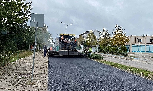 17 Ağustos Bulvarında üstyapı yenileniyor ve otopark yapılıyor