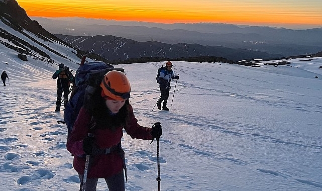 TEV Mezun Bursiyeri Müge Naoko Gönül, Kızlar İçin Kilimanjaro Dağı'na Tırmanacak