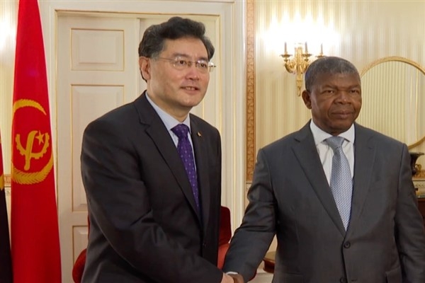 Çin ile Angola