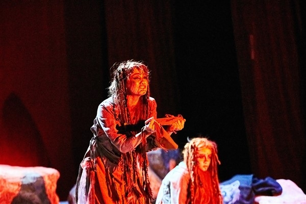 Gaziantep Şehir Tiyatrosu, “Beşinci Mevsim Efsanesi” oyunuyla perde açtı